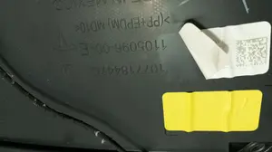 Foto de GUARNECIDO PUERTA TRASERA DERECHA TESLA MODEL 3 eléctrico 258 kW (cont. 153 kW) (350 CV / 258 KW) referencia 1105096-00-E foto 3