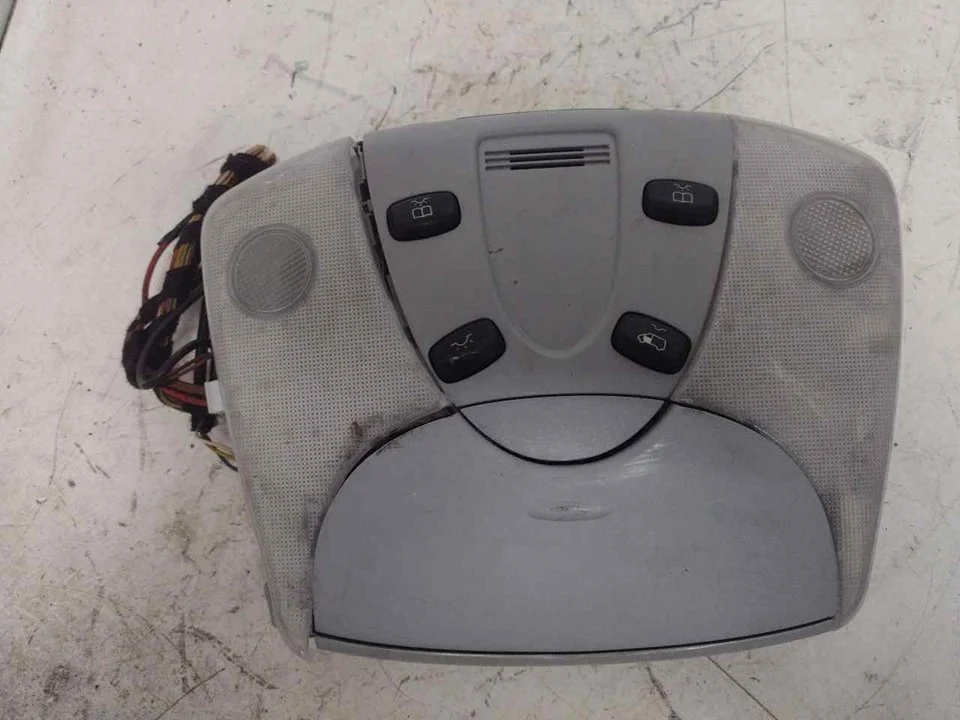 Foto de LUZ INTERIOR MERCEDES-BENZ VITO BASIC-KOMBI (639) referencia A6398300600KZ