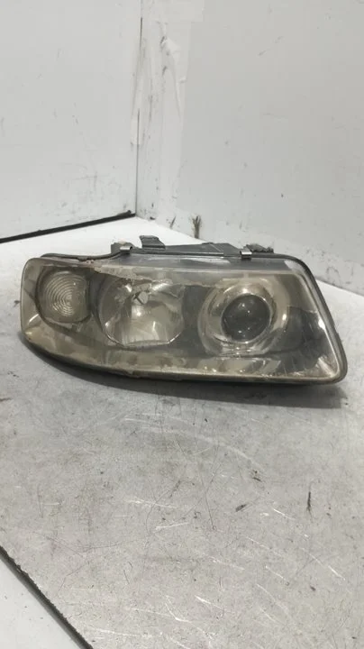 Foto de FARO DERECHO AUDI A3 (8L) 1.8 20V (125 CV / 92 KW) referencia 8L0941004AF