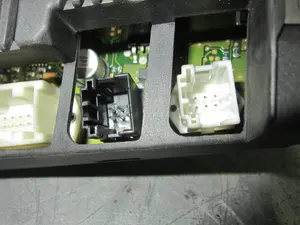 Foto de MANDO CALEFACCION / AIRE ACONDICIONADO BMW SERIE 3 BERLINA (E46) 2.0 16V Diesel CAT (136 CV / 100 KW) referencia 64116902440 foto 6