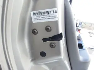 Foto de CERRADURA PUERTA TRASERA IZQUIERDA CHRYSLER SEBRING JR 41 BERLINA 2.7 CAT (203 CV / 149 KW)