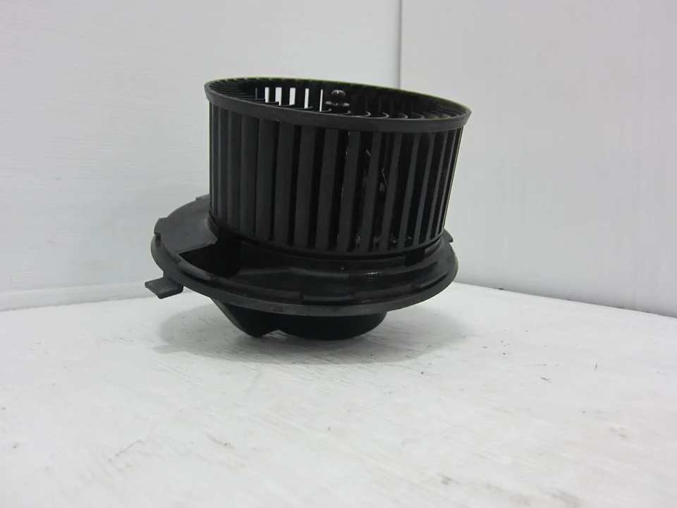 Foto de MOTOR CALEFACCION SEAT TOLEDO (5P2) 1.9 TDI (105 CV / 77 KW) referencia 1K1819015