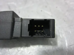 Foto de MANDO MULTIFUNCION RENAULT ESPACE IV (JK0) 2.0 16V (136 CV / 100 KW) referencia 7701049643 foto 2