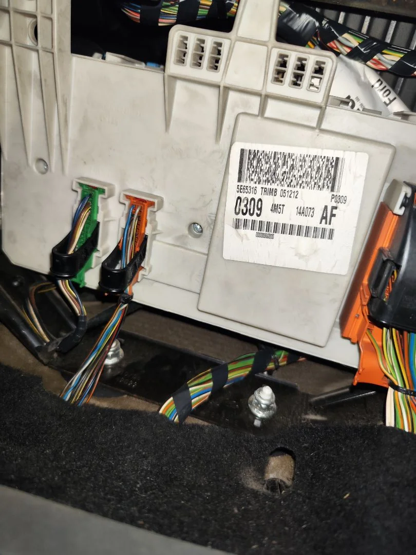 Foto de CAJA RELES / FUSIBLES FORD FOCUS BERLINA (CAP) 1.6 TDCi CAT (90 CV / 66 KW)
