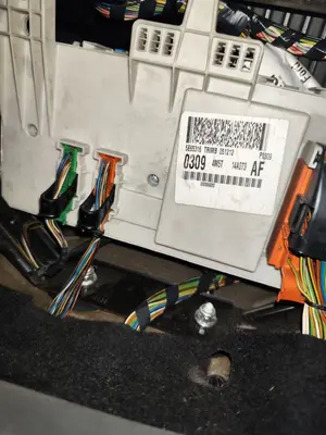 Foto de CAJA RELES / FUSIBLES FORD FOCUS BERLINA (CAP) 1.6 TDCi CAT (90 CV / 66 KW)