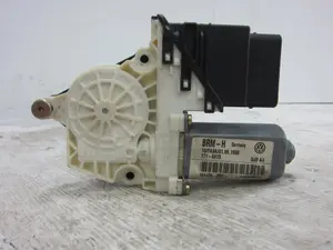 Foto de MOTOR ELEVALUNAS TRASERO IZQUIERDO VOLKSWAGEN GOLF IV BERLINA (1J1)(10.1997) 1.6 (101 CV / 74 KW) referencia 1J4959811C foto 1