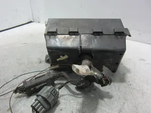 Foto de CAJA RELES / FUSIBLES FORD FOCUS FAMILIAR (CAK) 1.8 16V CAT (116 CV / 85 KW) referencia 2M5T14A067BB foto 3