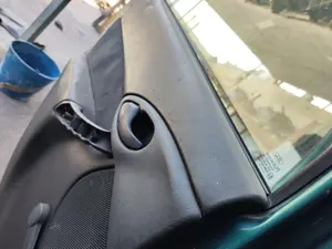 Foto de MANETA INTERIOR TRASERA IZQUIERDA FORD FOCUS BERLINA (CAK) 1.6 16V CAT (101 CV / 74 KW)