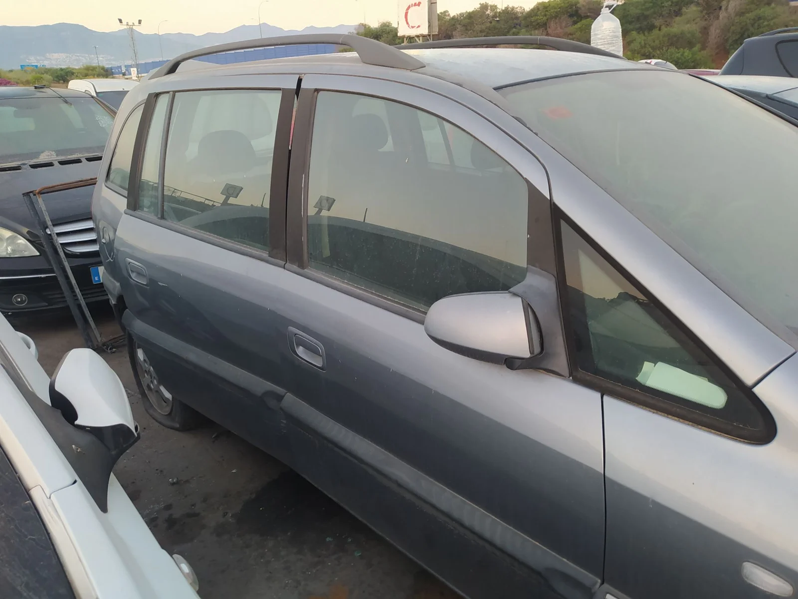 Foto de PUERTA DELANTERA DERECHA OPEL ZAFIRA A 2.0 DTI (101 CV / 74 KW) referencia 13189980