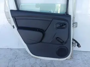 Foto de GUARNECIDO PUERTA TRASERA IZQUIERDA DACIA DUSTER I 1.5 dCi Diesel CAT (86 CV / 63 KW) referencia 829A10155R foto 2