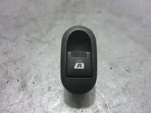 Foto de MANDO ELEVALUNAS DELANTERO DERECHO CITROEN C3 1.4 HDi (68 CV / 50 KW) referencia 96401469XT