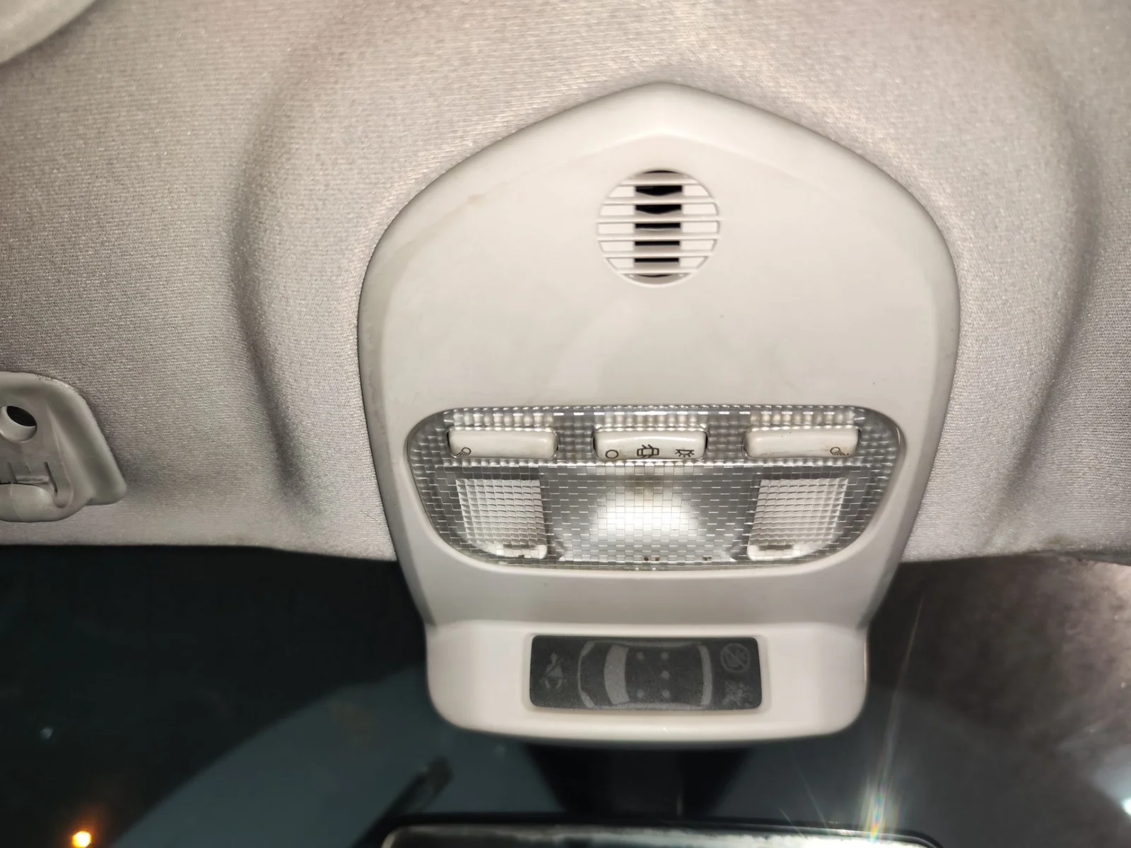 Foto de LUZ INTERIOR PEUGEOT 308 SW 1.6 HDi FAP CAT (9HZ / DV6TED4) (109 CV / 80 KW) referencia 6362V0