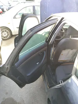 Foto de GOMAS CONTORNO PUERTA AUDI A4 BERLINA (8E) 1.9 TDI (131 CV / 96 KW)