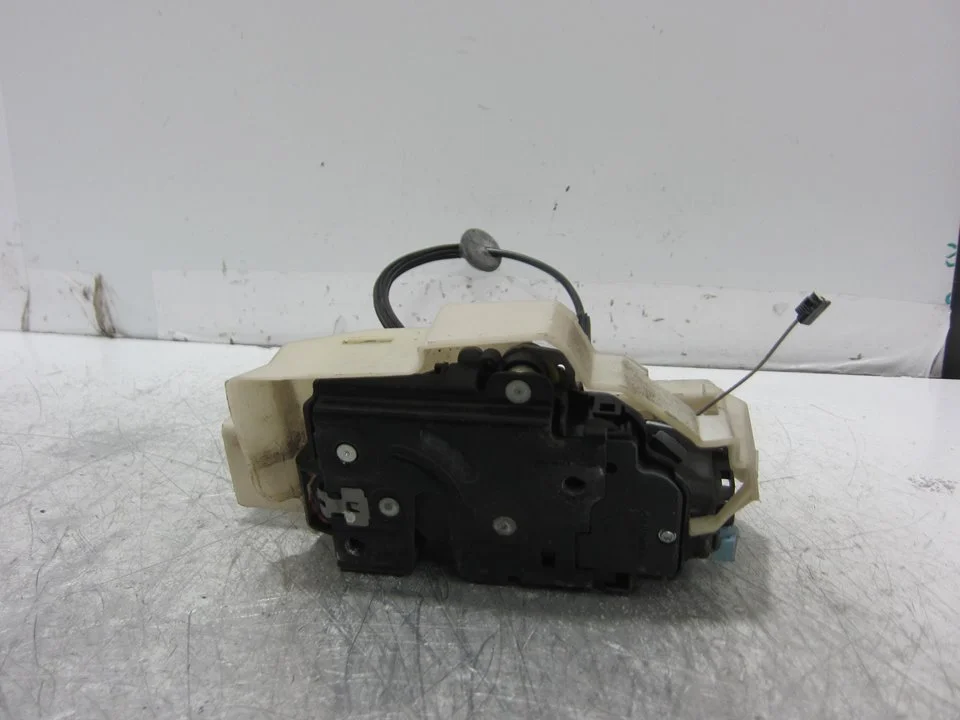 Foto de CERRADURA PUERTA TRASERA IZQUIERDA PORSCHE CAYENNE (TIPO 9PA1) referencia 7L0839015D