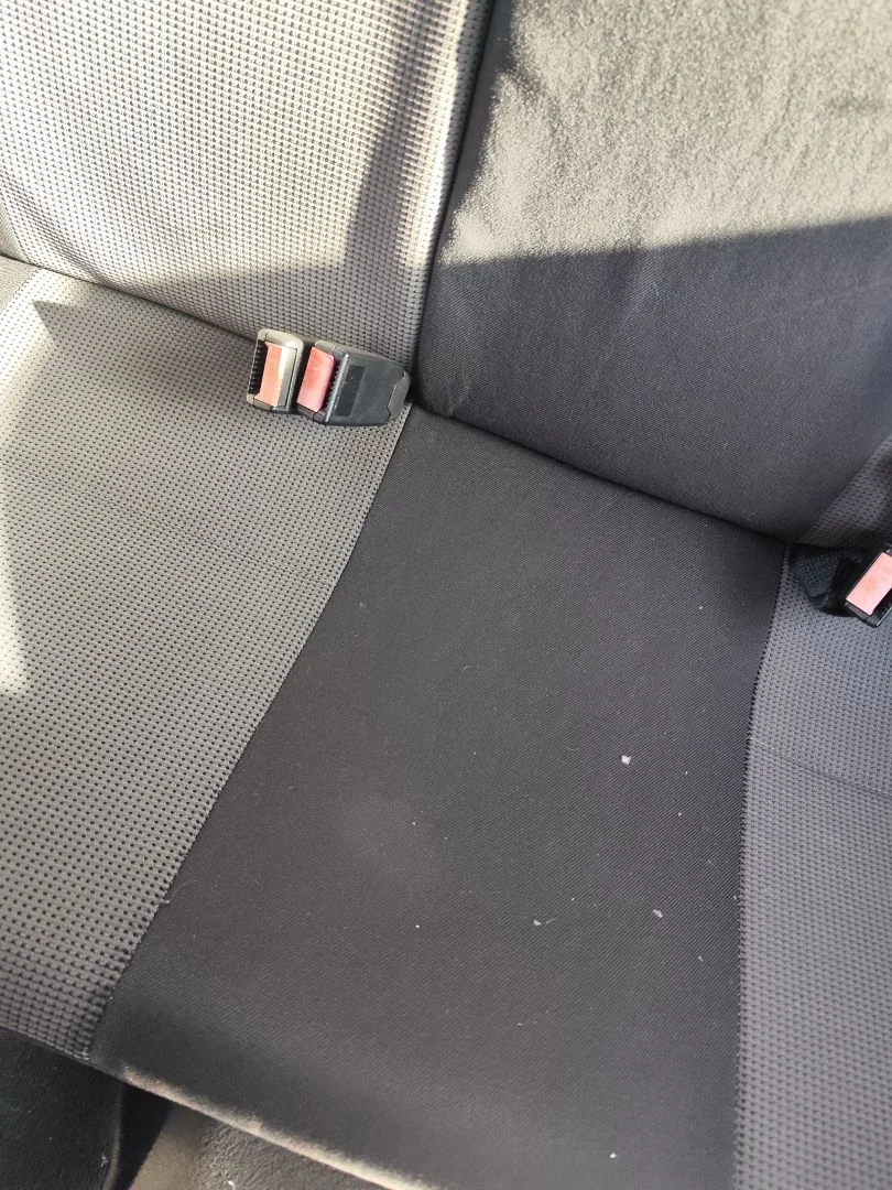 Foto de ENGANCHE CINTURON TRASERO CENTRAL OPEL CORSA C 1.2 16V CAT (Z 12 XEP / LB4) (80 CV / 59 KW)