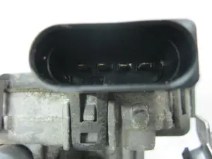 Foto de MOTOR LIMPIA DELANTERO MAZDA 3 BERLINA (BK) 1.6 CD Diesel CAT (109 CV / 80 KW) referencia 4M5117508AA foto 4