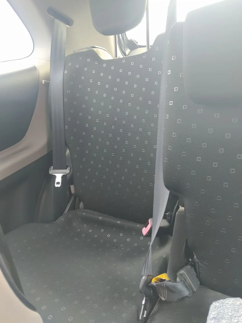 Foto de ASIENTO TRASERO MEDIO TOYOTA YARIS (KSP9/SCP9/NLP9) 1.4 Turbodiesel CAT (90 CV / 66 KW)