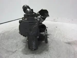 Foto de BOMBA AGUA PORSCHE MACAN (95BA) referencia 06L121012 foto 4