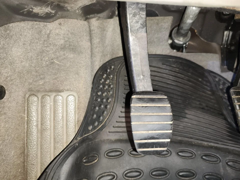 Foto de PEDAL EMBRAGUE RENAULT SCENIC II (JM) 1.9 dCi Diesel (120 CV / 88 KW) referencia 8200155995