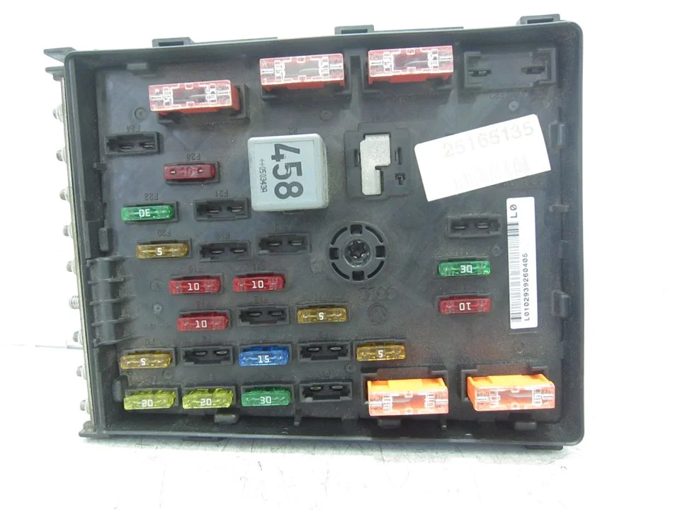 Foto de CAJA RELES / FUSIBLES VOLKSWAGEN PASSAT BERLINA (3C2) 2.0 TDI (140 CV / 103 KW) referencia 1K0937132F