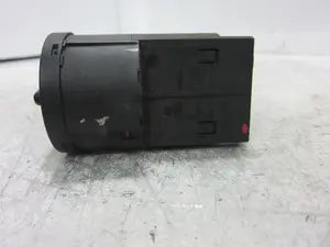 Foto de MANDO LUCES VOLKSWAGEN POLO III BERLINA (6N2) 1.4 16V (75 CV / 55 KW) referencia 1CO941531 foto 3
