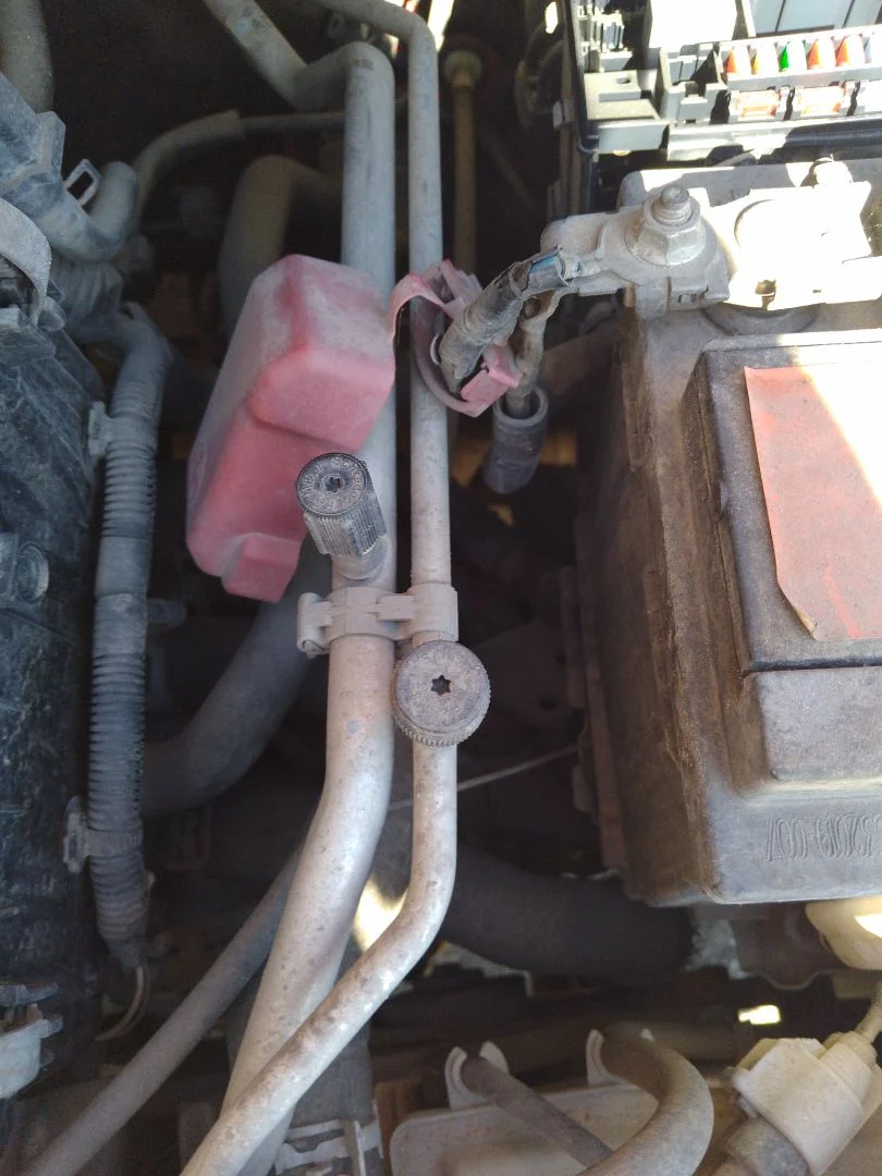 Foto de TUBOS AIRE ACONDICIONADO PEUGEOT 107 1.0 CAT (384F) (68 CV / 50 KW)
