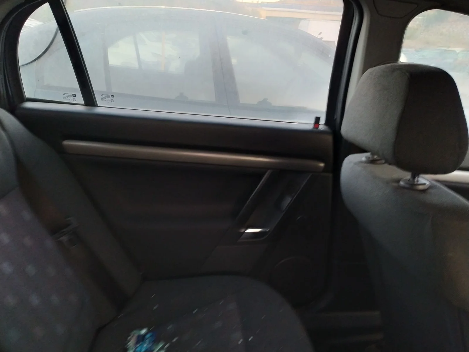 Foto de CERRADURA PUERTA TRASERA IZQUIERDA OPEL VECTRA C BERLINA 2.0 DTI (101 CV / 74 KW) referencia 13210761