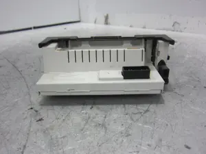 Foto de PANTALLA MULTIFUNCION RENAULT MEGANE II BERLINA 5P 1.5 dCi Diesel (82 CV / 60 KW) referencia 8200290542 foto 3