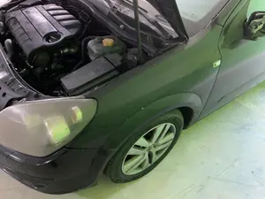 Foto de ALETA DELANTERA IZQUIERDA OPEL ASTRA H CARAVAN 1.9 16V CDTI CAT (Z 19 DTH / LRD) (150 CV / 110 KW)