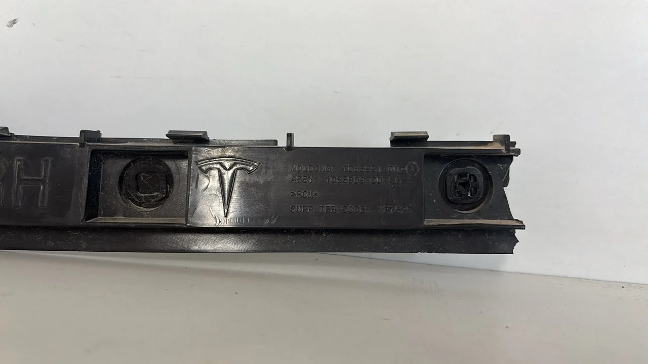 Foto de MOLDURA TESLA MODEL 3 eléctrico 258 kW (cont. 153 kW) (350 CV / 258 KW) referencia 108398900J