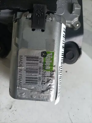 Foto de MOTOR LIMPIA TRASERO CHRYSLER VOYAGER (RG) 2.8 CRD CAT (150 CV / 110 KW) referencia 04857931AD foto 3