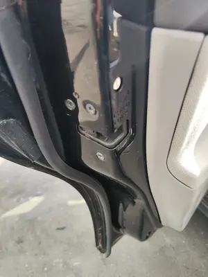 Foto de CERRADURA PUERTA TRASERA IZQUIERDA VOLVO V50 FAMILIAR 2.0 Diesel CAT (136 CV / 100 KW) referencia 31253917