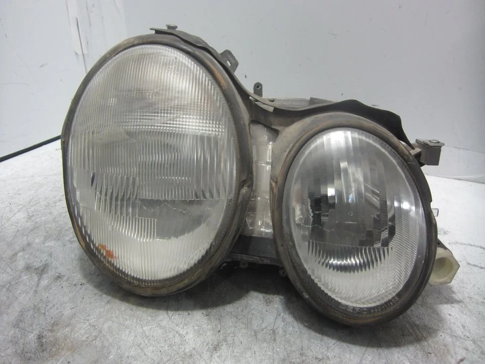 Foto de FARO DERECHO MERCEDES-BENZ CLK (BM 208) CABRIO 3.2 V6 18V CAT (218 CV / 160 KW) referencia 084401147R