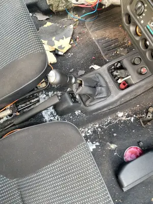Foto de PALANCA CAMBIO PEUGEOT 106 (S2) 1.1  (60 CV / 44 KW)
