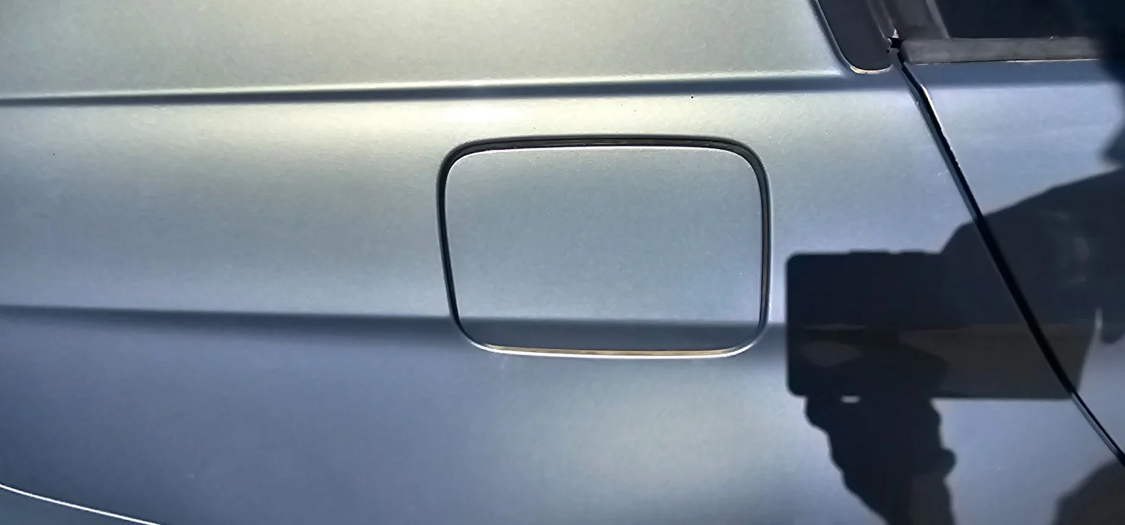 Foto de TAPA EXTERIOR COMBUSTIBLE BMW SERIE 3 BERLINA (E90) 2.0 CAT (129 CV / 95 KW)