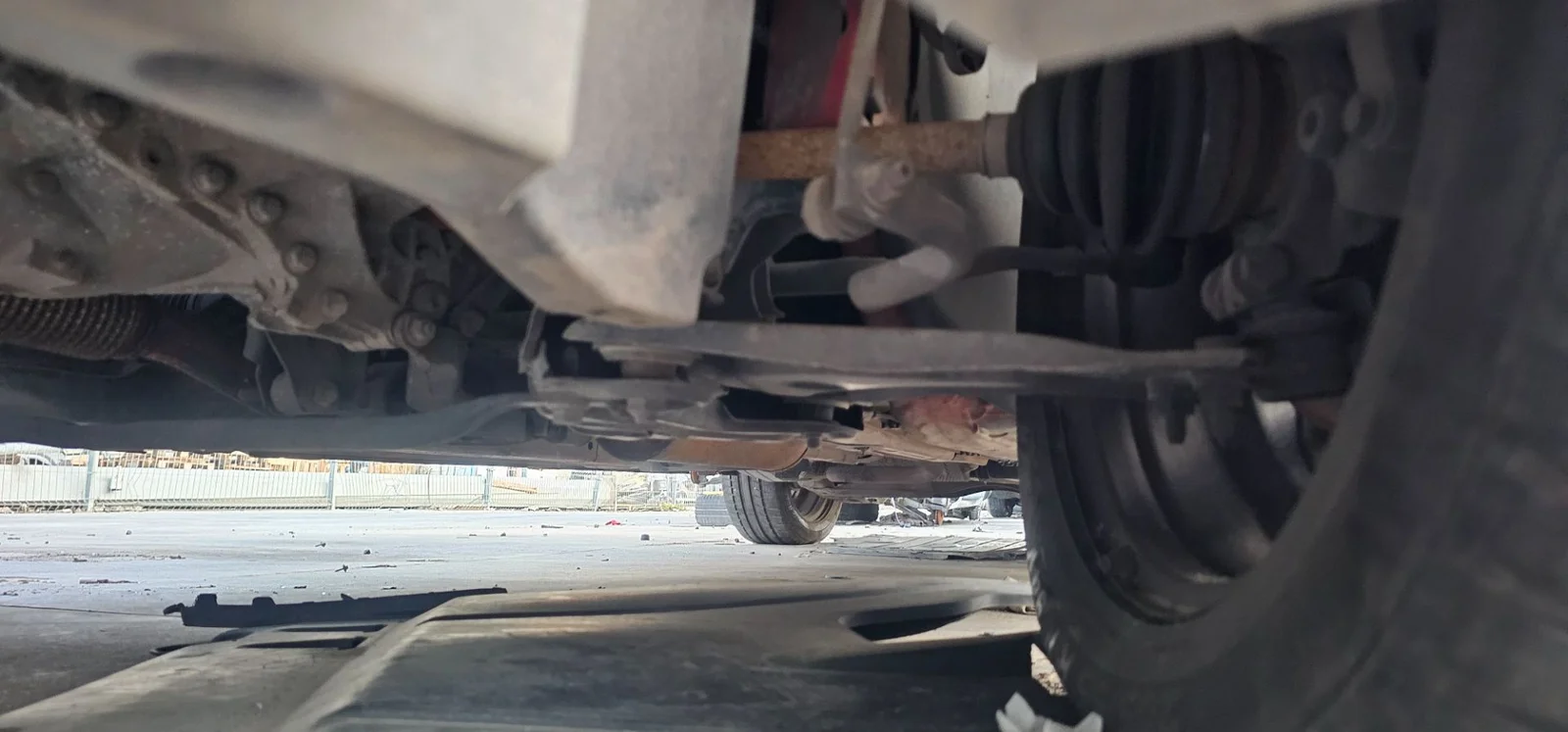 Foto de BRAZO SUSPENSION DELANTERO IZQUIERDO CITROEN C4 CACTUS 1.2 12V VTi (82 CV / 60 KW) referencia 3520W7