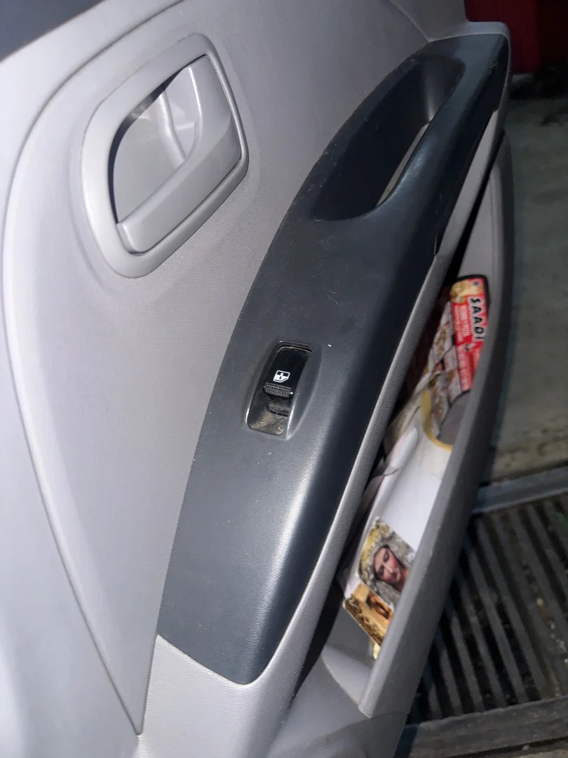 Foto de MANDO ELEVALUNAS DELANTERO DERECHO KIA PICANTO (SA) 1.1 CAT (65 CV / 48 KW)
