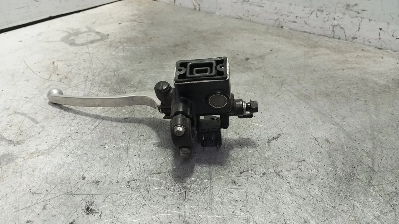Foto de BOMBA FRENO TRASERA HONDA FORZA NSS 125 125 cm3 - 11 kW (15 CV / 11 KW) referencia 43510-K0B-T01