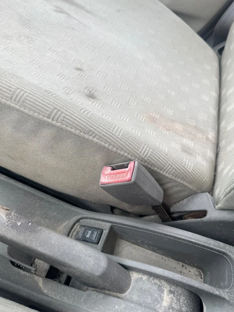 Foto de ENGANCHE CINTURON DELANTERO DERECHO NISSAN MICRA (K12E) 1.2 CAT (65 CV / 48 KW)
