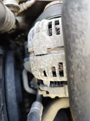 Foto de ALTERNADOR VOLKSWAGEN GOLF PLUS V (5M1) 1.9 TDI (105 CV / 77 KW)