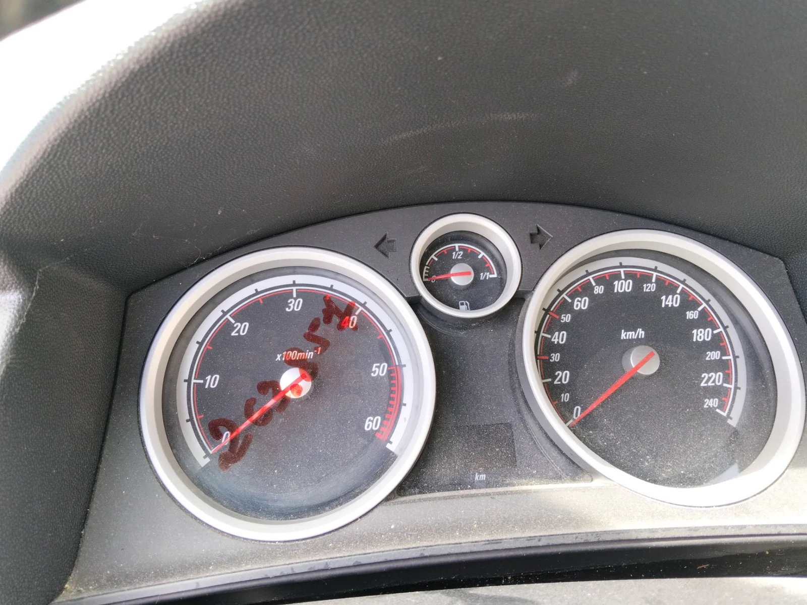 Foto de CUADRO INSTRUMENTOS OPEL ASTRA H GTC 1.9 CDTI (120 CV / 88 KW)