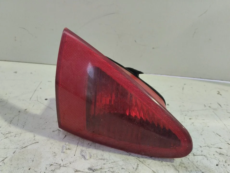Foto de PILOTO TRASERO IZQUIERDO ALFA ROMEO 147 (190) referencia 03320010