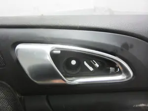 Foto de MANETA INTERIOR TRASERA DERECHA PORSCHE CAYENNE (TIPO 92A) 3.6 CAT (299 CV / 220 KW) referencia 7P5837020 foto 1
