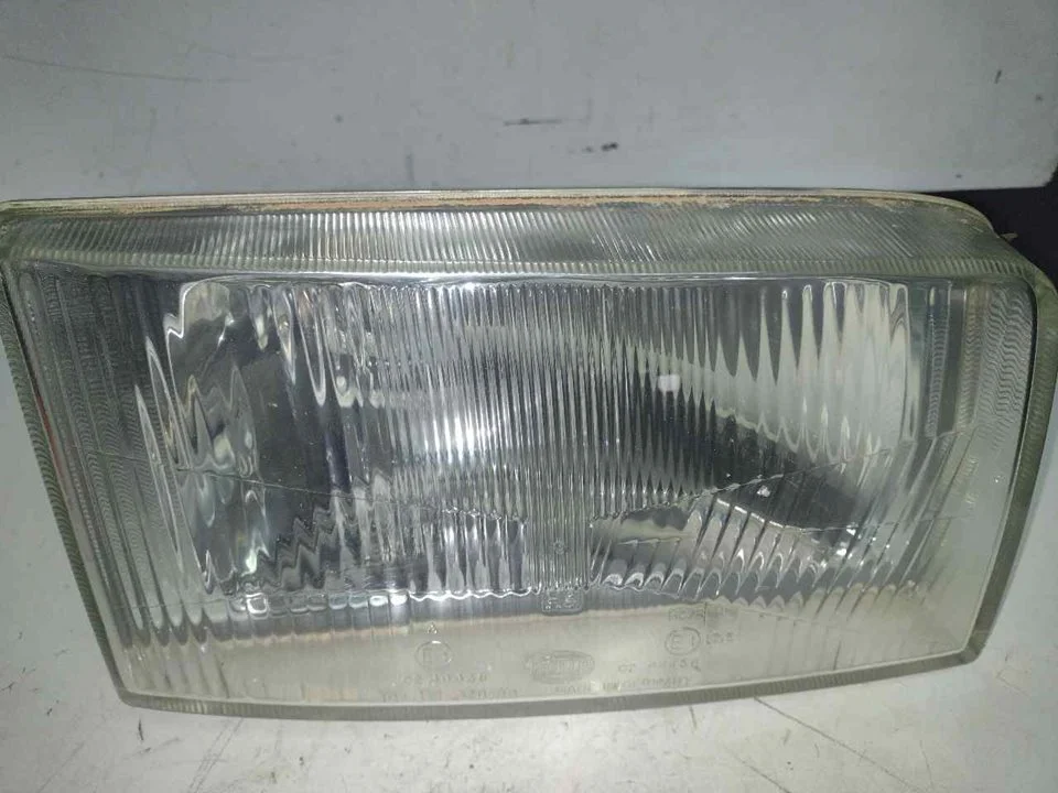 Foto de FARO DERECHO VOLKSWAGEN T4 TRANSPORTER BUS 1.9 Turbodiesel CAT (ABL) (68 CV / 50 KW) referencia 0244438