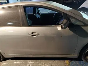 Foto de PUERTA DELANTERA DERECHA MITSUBISHI GRANDIS (NA0W)