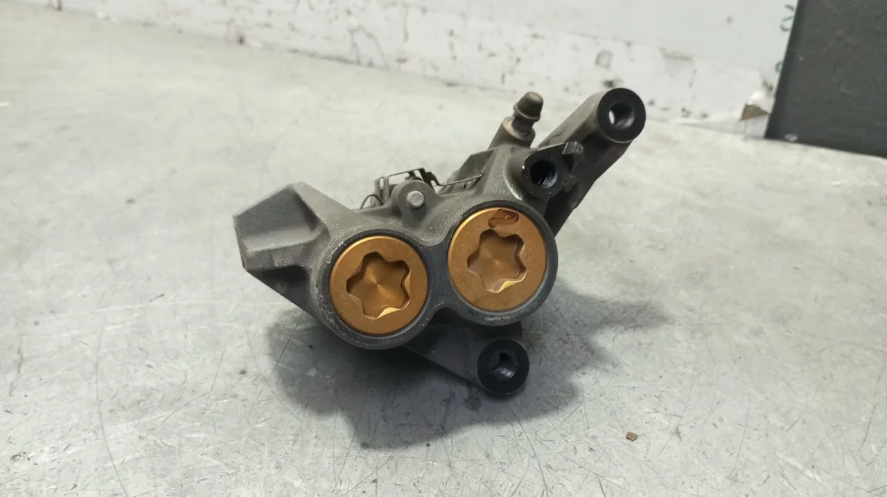 Foto de PINZA DE FRENO DELANTERA DERECHA YAMAHA FZ 8 / FAZER8 779 cm3 - 78.1 kW (0 CV / 0 KW) referencia 2D12580U0000