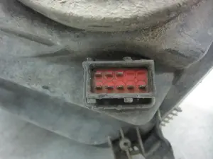 Foto de FARO DERECHO OPEL ASTRA H BERLINA 1.7 16V CDTI (101 CV / 74 KW) referencia 1EG27037002 foto 2