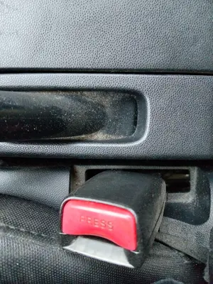 Foto de ENGANCHE CINTURON DELANTERO IZQUIERDO MAZDA 5 BERLINA (CR)