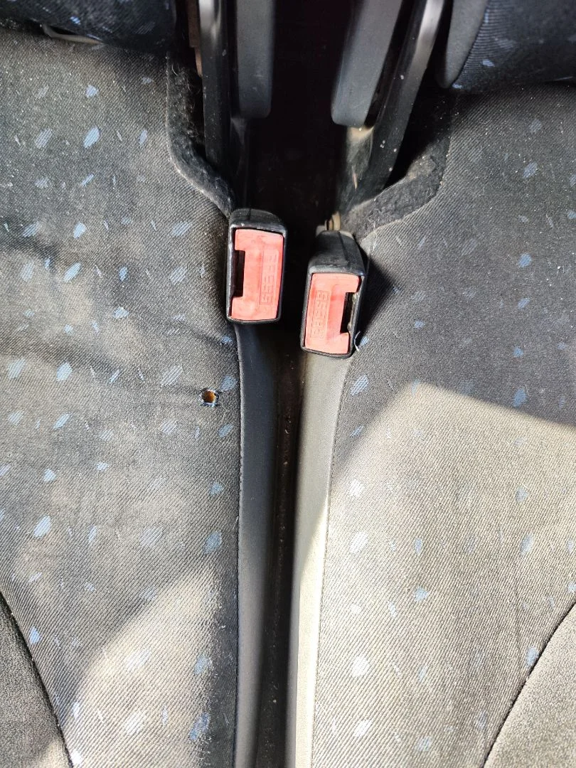 Foto de ENGANCHE CINTURON TRASERO IZQUIERDO CITROEN C2 1.1 (60 CV / 44 KW)