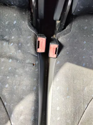 Foto de ENGANCHE CINTURON TRASERO IZQUIERDO CITROEN C2 1.1  (60 CV / 44 KW)